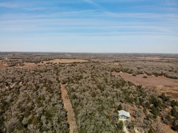 1202 Moonglow LN, Caldwell, TX 77836