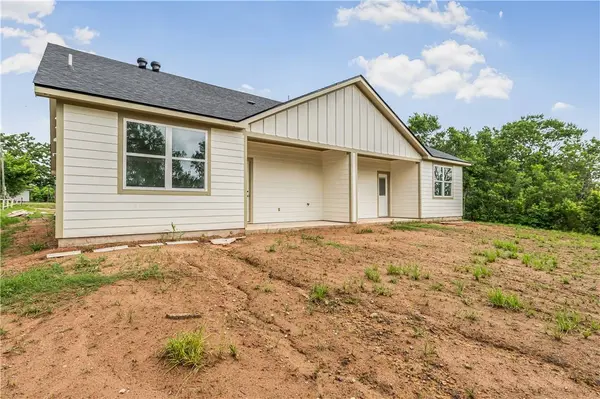 142 E Martin Luther King DR, Caldwell, TX 77836