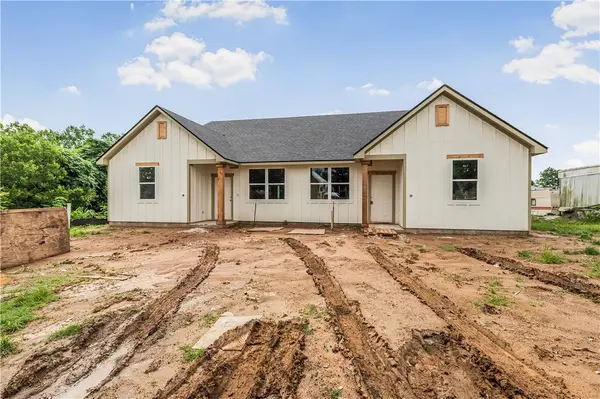 142 E Martin Luther King DR, Caldwell, TX 77836