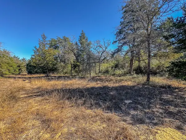 1202 Moonglow LN, Caldwell, TX 77836