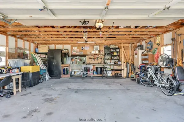 412 Leaning Oak LN, Somerville, TX 77879