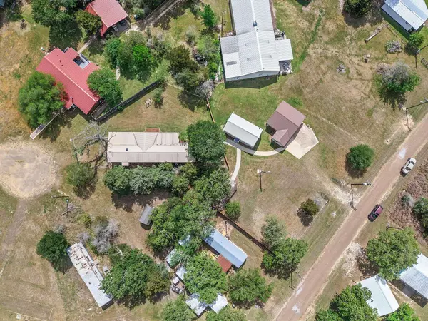 412 Leaning Oak LN, Somerville, TX 77879
