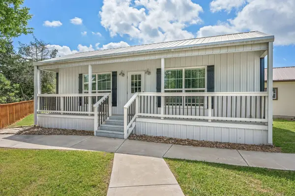 412 Leaning Oak LN