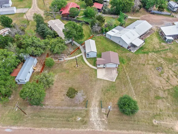 412 Leaning Oak LN, Somerville, TX 77879