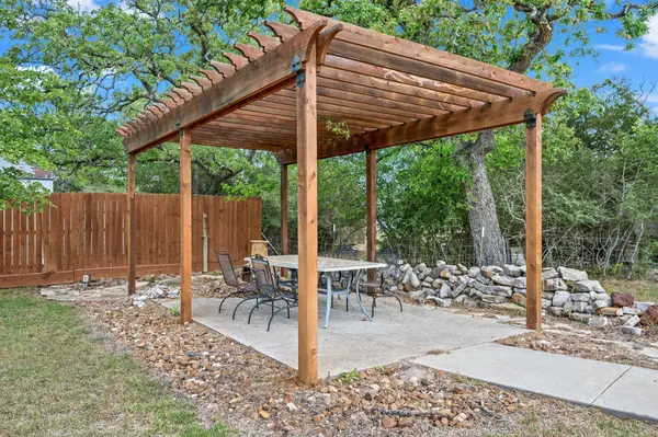 412 Leaning Oak LN, Somerville, TX 77879
