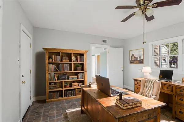 1207 E 27th ST, Bryan, TX 77803