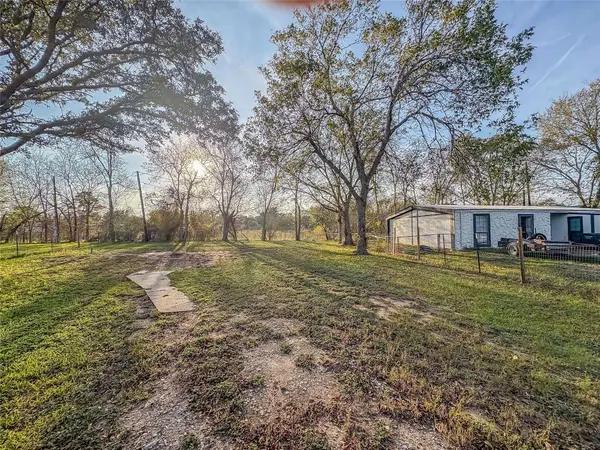 907 Westview CIR
