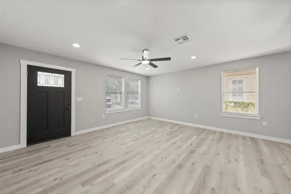 715 N 11th ST, Waco, TX 76707