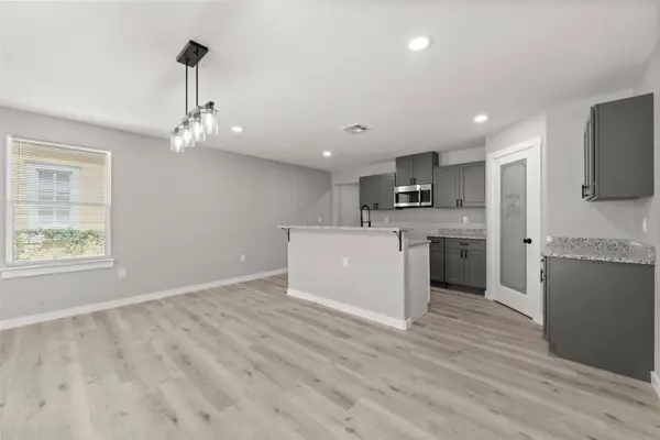 715 N 11th ST, Waco, TX 76707