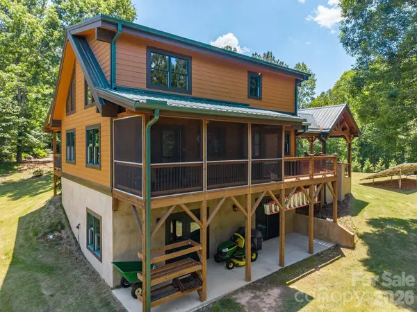 280 Hidden Lake Pkwy, Nebo, NC 28761