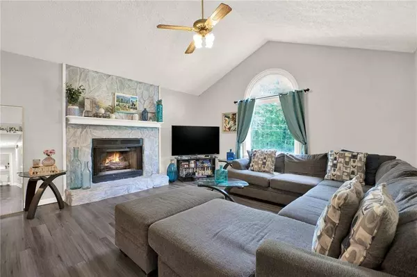 274 Paces Lakes DR, Dallas, GA 30157