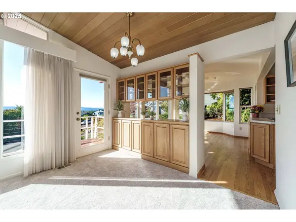 8801 NW LAKECREST AVE, Vancouver, WA 98665