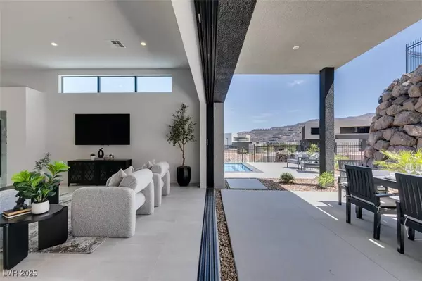 623 Dragon Mountain CT, Henderson, NV 89012