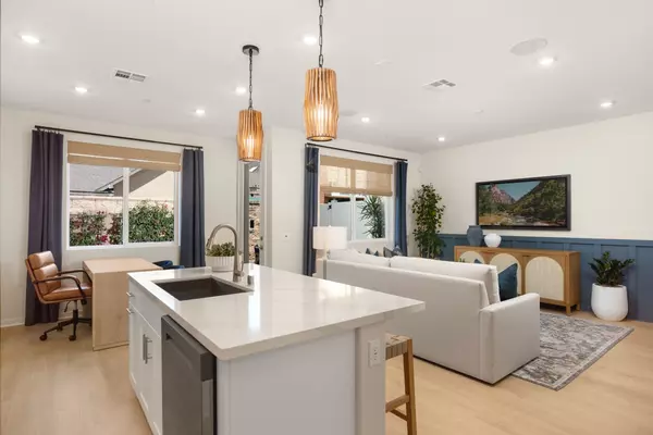 Westminster, CA 92683,7001 Solara Way