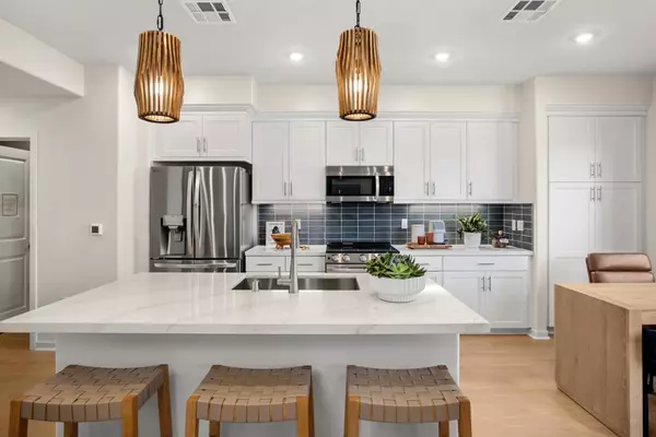 Westminster, CA 92683,7001 Solara Way