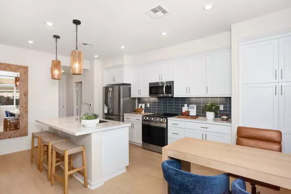 7001 Solara Way, Westminster, CA 92683