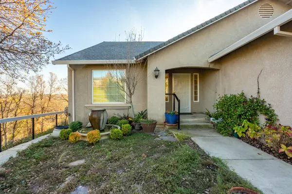 790 Volcano View TRL, Redding, CA 96003