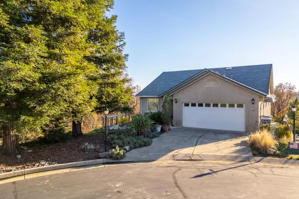 790 Volcano View TRL, Redding, CA 96003