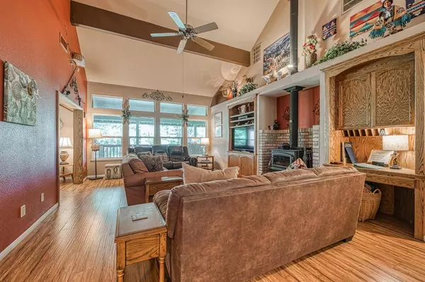 41228 Heartwood LN, Shaver Lake, CA 93664