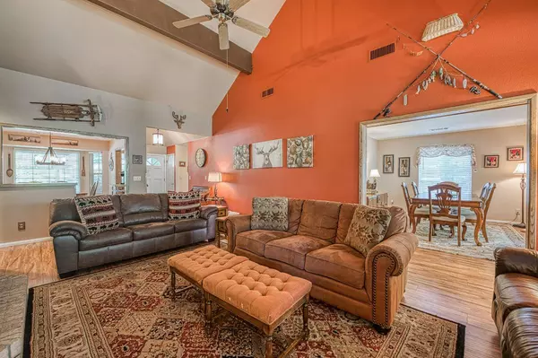 41228 Heartwood LN, Shaver Lake, CA 93664