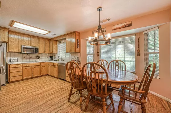 41228 Heartwood LN, Shaver Lake, CA 93664