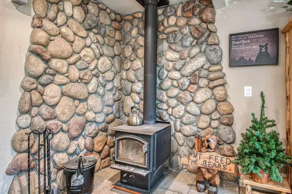 41436 Meadow LN, Auberry, CA 93602