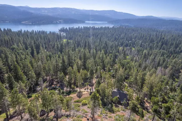 15 Rock Haven, Shaver Lake, CA 93664
