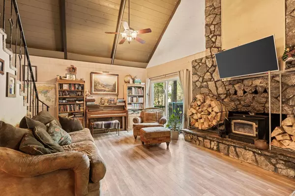 41697 Corlew LN, Auberry, CA 93602