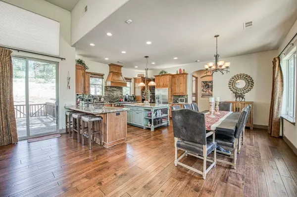 42021 Bretz Camp LN, Shaver Lake, CA 93664