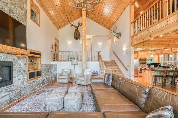 42555 Canyon Vista LN, Shaver Lake, CA 93664