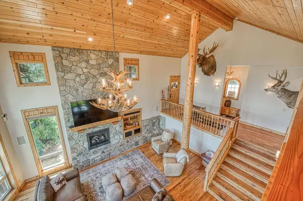 42555 Canyon Vista LN, Shaver Lake, CA 93664
