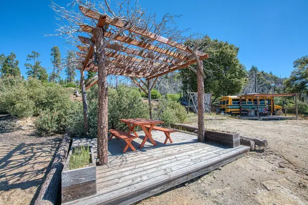 11111 Upper Cressman RD, Shaver Lake, CA 93664