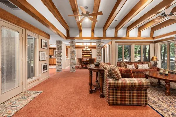 42478 Pinnacle LN, Shaver Lake, CA 93664