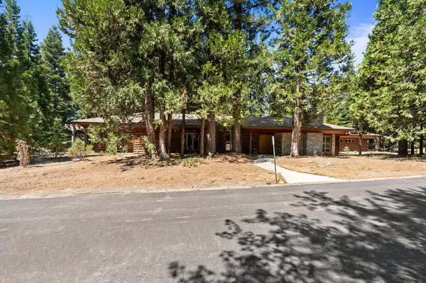 42478 Pinnacle LN, Shaver Lake, CA 93664