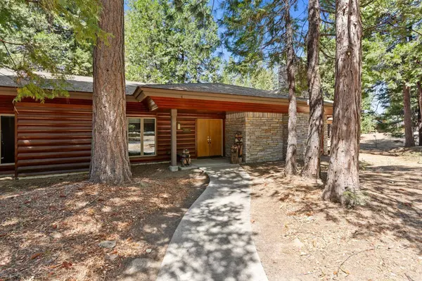 42478 Pinnacle LN, Shaver Lake, CA 93664