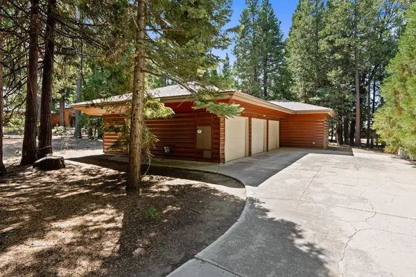 42478 Pinnacle LN, Shaver Lake, CA 93664