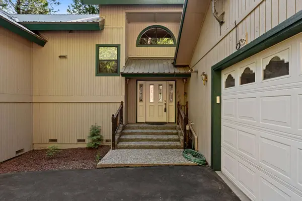 41943 Split Rock LN, Shaver Lake, CA 93664