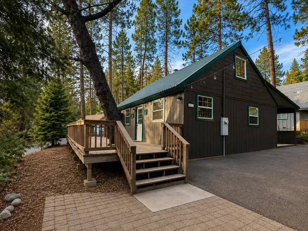 41871 Foxtail LN, Shaver Lake, CA 93664