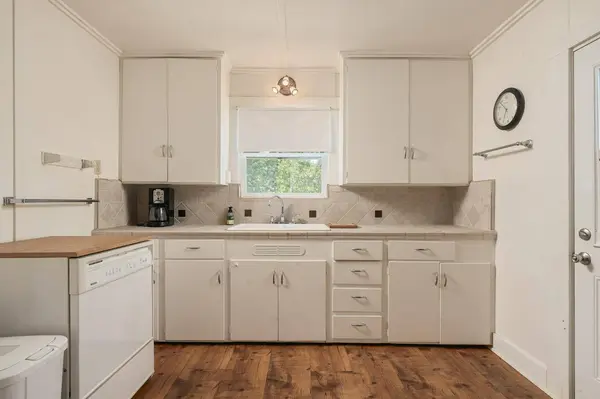 42151 Madrone LN, Shaver Lake, CA 93664