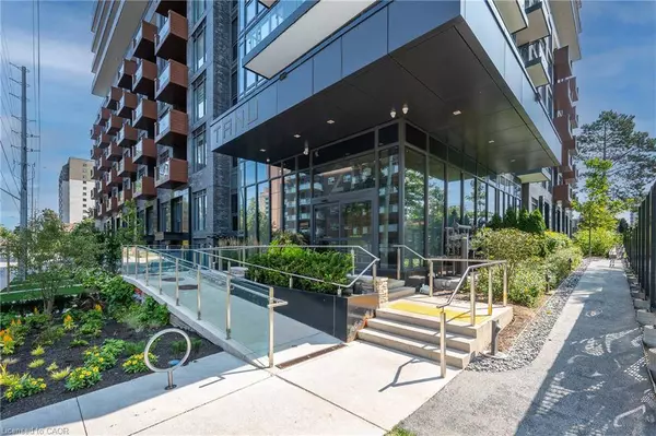 21 Park Street #1011, Mississauga, ON L5G 1L7