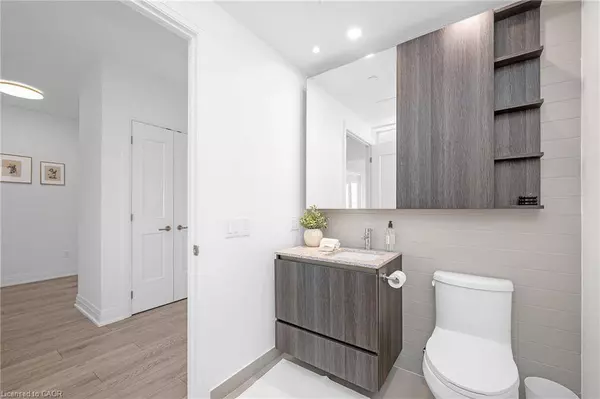 21 Park Street #1011, Mississauga, ON L5G 1L7