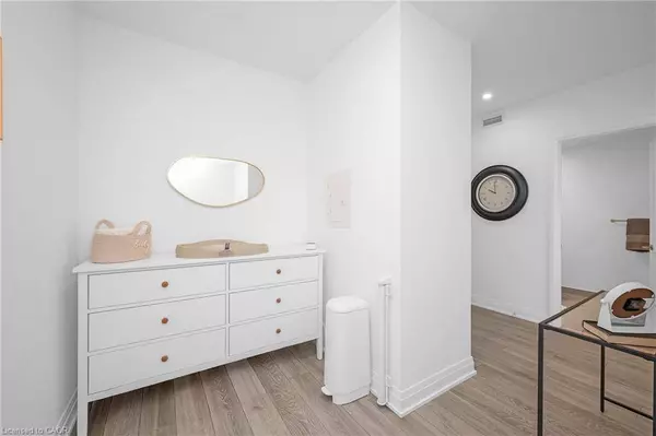 21 Park Street #1011, Mississauga, ON L5G 1L7