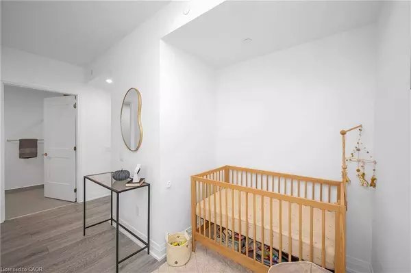 21 Park Street #1011, Mississauga, ON L5G 1L7