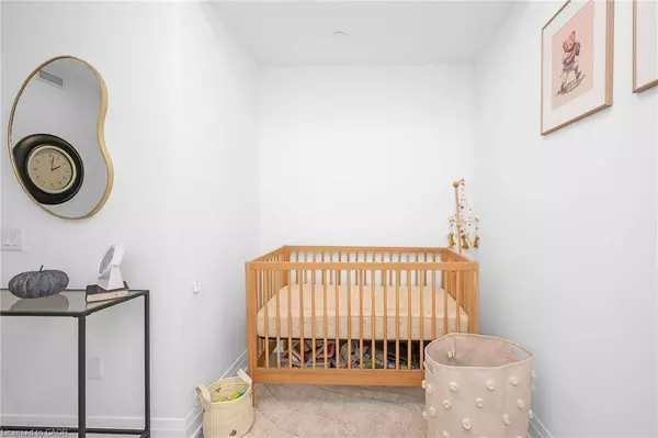 21 Park Street #1011, Mississauga, ON L5G 1L7