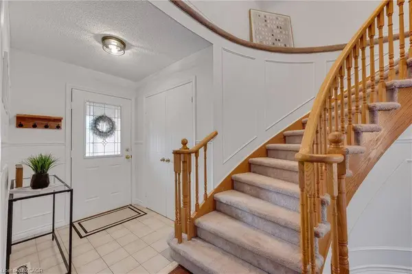 2051 Deer Run Avenue, Burlington, ON L7M 2S1