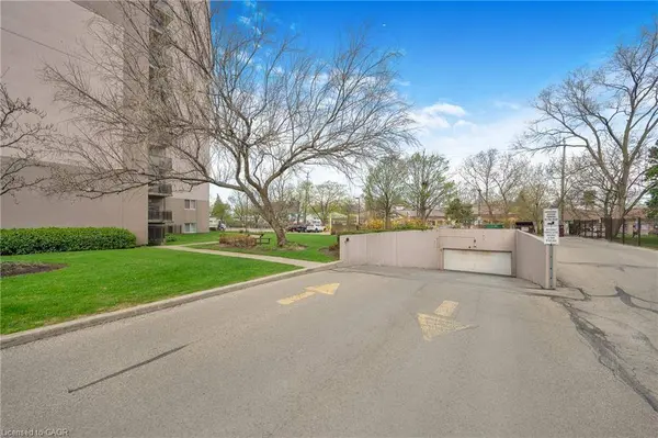 975 Warwick Court #1501, Burlington, ON L7T 3Z7