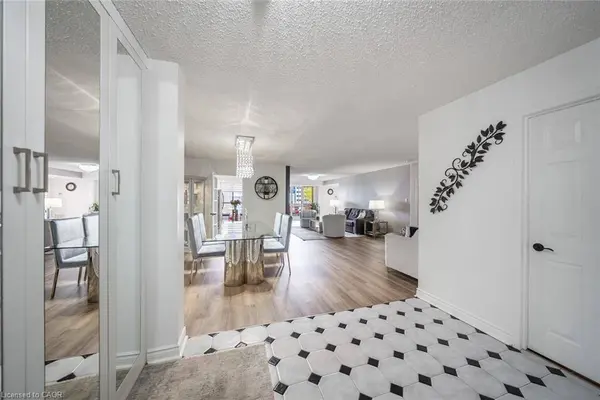 1237 North Shore Boulevard E #301, Burlington, ON L7S 2H8