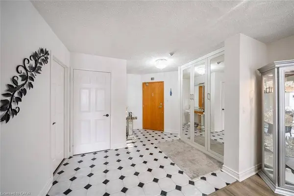 1237 North Shore Boulevard E #301, Burlington, ON L7S 2H8