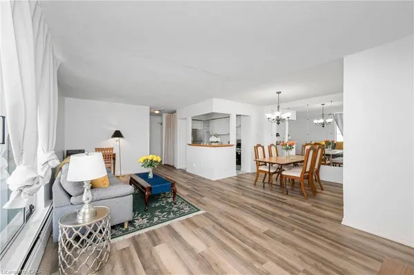975 Warwick Court #1706, Burlington, ON L7T 3Z7
