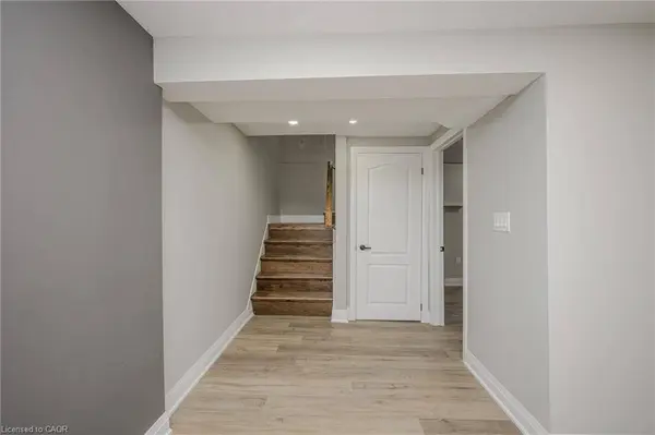 144 East 44th ST #LOWER UNIT, Hamilton, ON L8T 3H2